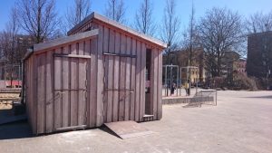 Das Holzhäuschen auf dem Schulhof ist der Arbeitsbereich der Streitschlichter. Foto: Christine Buckow