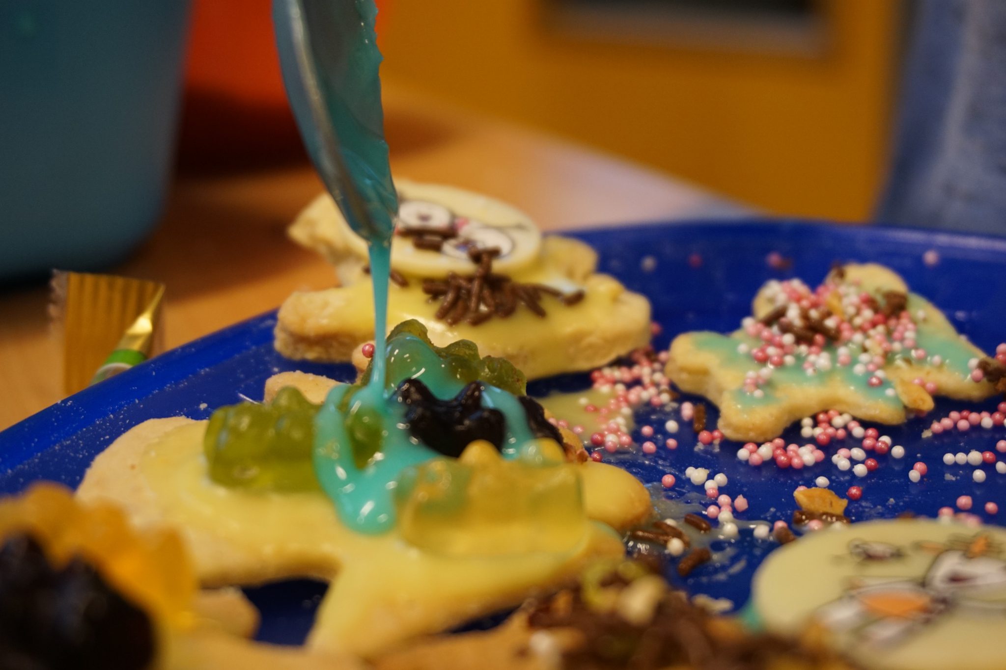 FLY-Väter: Kekse backen in der Schulküche